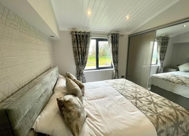 *Luxury Holiday Home With Hot Tub Close To Beach* Penally Extérieur photo