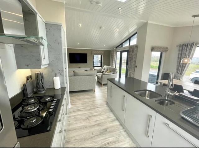 *Luxury Holiday Home With Hot Tub Close To Beach* Penally Extérieur photo
